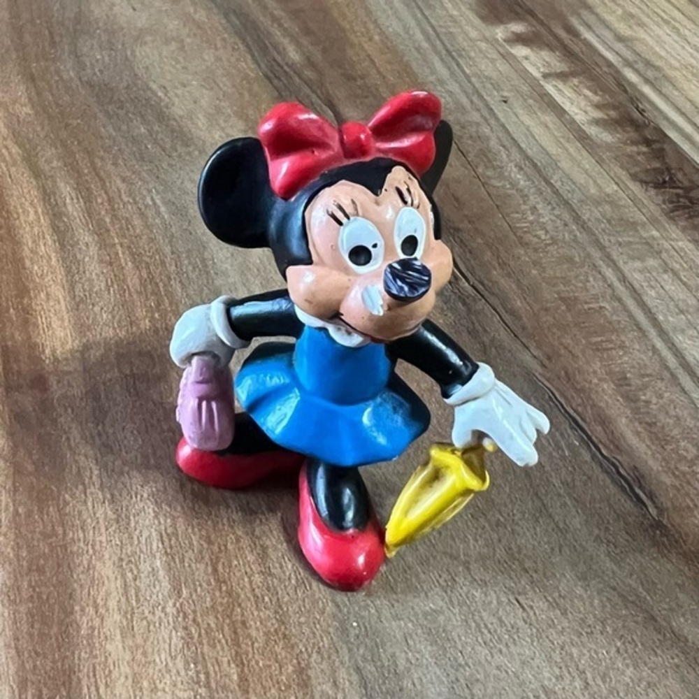 DISNEY VTG 2.5'' MINNIE MOUSE WITH BAG & UMBRELLA PVC FIGURE‎ FIGURINE BULLYLAND
